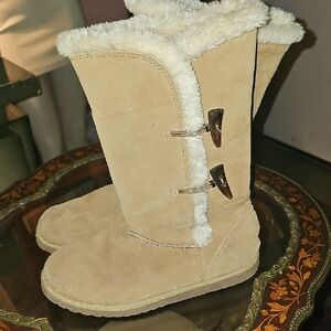 Cozy Tan Shearling Women's Boots